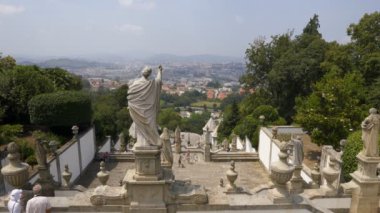 Portekiz, Braga 'da Santuario Bom Jesus Sığınak heykeli