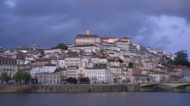 Coimbra şehir manzarası gün batımında, Portekiz 'de
