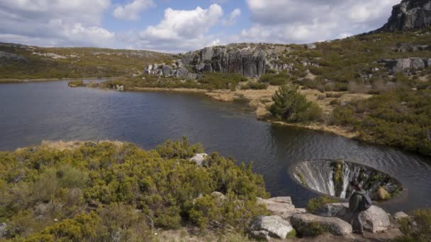 葡萄牙Serra Estrela的Covao Dos Conchos环礁湖 — 图库视频影像