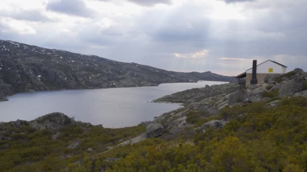 Λιμνοθάλασσα Lagoa Compida Στη Serra Estrela Πορτογαλία — Αρχείο Βίντεο