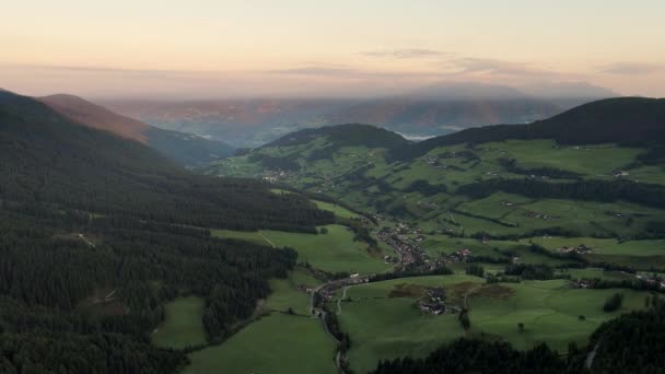 Aerial Drone Video Santa Magdalena Maddalena Val Funes Dolomites Italian — Stock Video