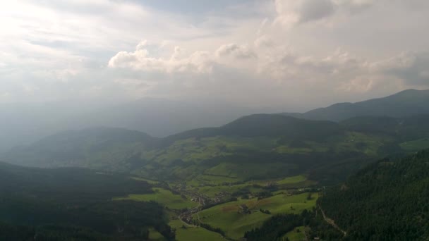 Letecké Drone Video Santa Magdaleny Maddalena Val Funes Dolomitských Italských — Stock video