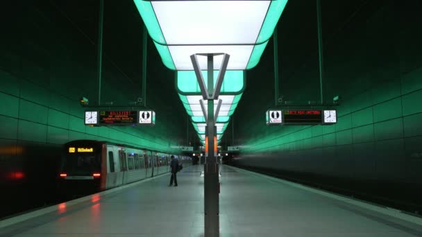 Pessoas Caminhando Esperando Estação Metrô Universidade Hafencity Área Speicherstadt Hamburgo — Vídeo de Stock