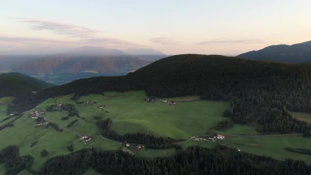 Letecké Drone Video Santa Magdaleny Maddalena Val Funes Dolomitských Italských — Stock video