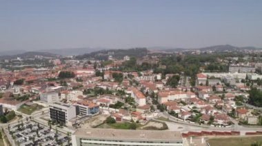 Portekiz 'de Guimaraes insansız hava aracı şehir görüntüsü