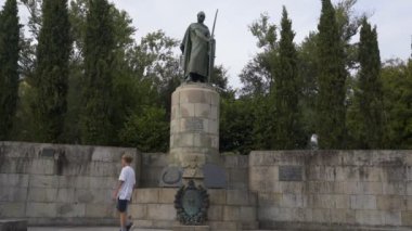 D. Afonso Henriques Guimaraes, Portekiz 'deki kral heykeli.