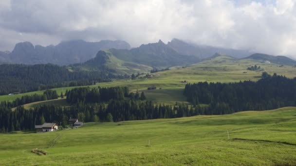 Vídeo Aéreo Drone Las Montañas Sassolungo Los Alpes Italianos Dolomitas — Vídeo de stock