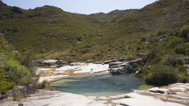 Atemberaubende Wilde Türkisfarbene Wasserlagune Der Landschaft Des Geres Nationalparks Portugal — Stockvideo