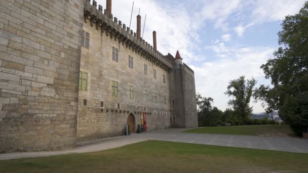 Portekiz Guimaraes Deki Braganca Dükleri Sarayı — Stok video