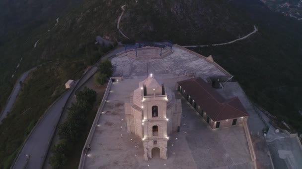葡萄牙蒙迪姆德巴斯托风景中的Senhora Graca教堂无人驾驶飞机俯瞰日落的景象 — 图库视频影像