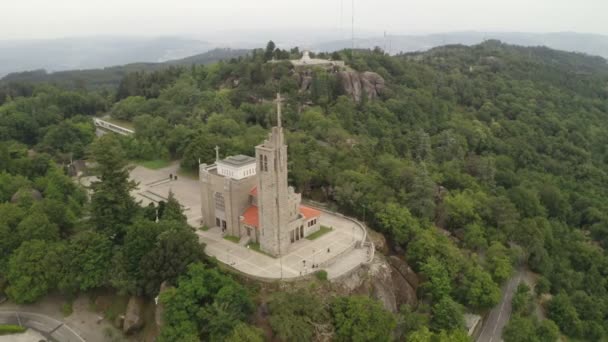 葡萄牙吉马拉伊斯的Santuario Penha保护区无人驾驶飞机俯瞰 — 图库视频影像