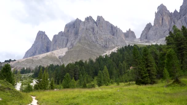 Video Santa Magdaleně Maddalena Val Funes Dolomitech Italské Alpy Vrcholem — Stock video