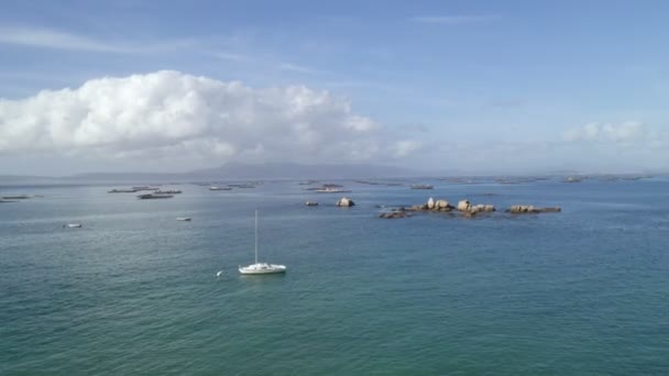 Arousa Eiland Paradijs Drone Antenne Boven Turquoise Water Met Boten — Stockvideo