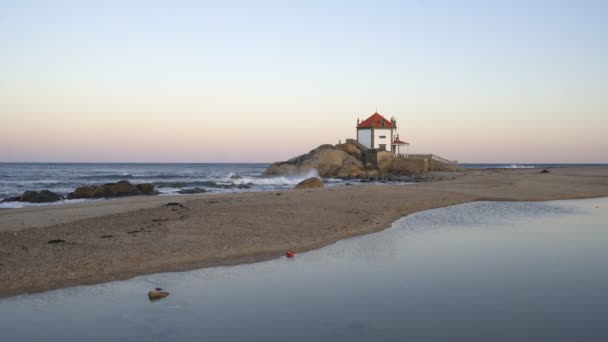 Capela Senhor Pedra Miramar Strand Portugal — Stockvideo