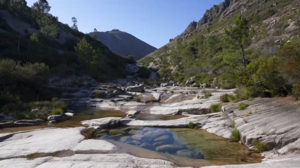 Vodopád Nejúžasnější Laguny Národním Parku Geres Portugalsko — Stock video
