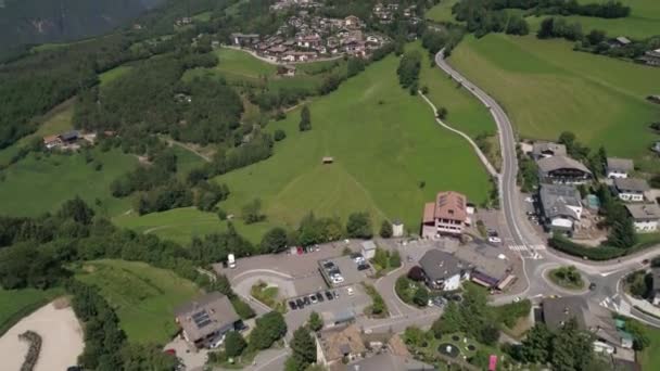 Aerial Drone Video Miasta Vols Schlern Fie Allo Sciliar Włoskich — Wideo stockowe