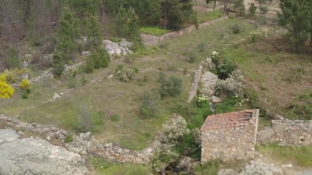 Αεροφωτογραφία Τηλεκατευθυνόμενο Καταρράκτη Στη Vila Rei Πορτογαλία — Αρχείο Βίντεο