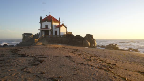 Capela Senhor Pedra Nella Spiaggia Miramar Portogallo — Video Stock
