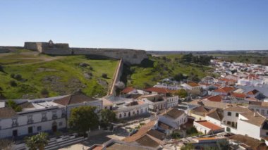 Castro Marim şehir manzarası kalenin içinden