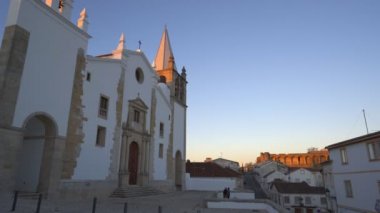 Sao Vicente Kilisesi Abrantes 'te gün batımında, Portekiz