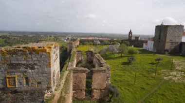 Portekiz, Alentejo 'daki Mourao kalesi.