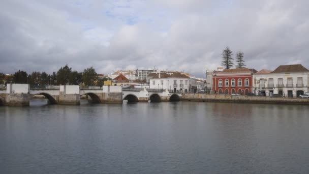 Вид Город Тавира Рекой Гилао Алгарве Португалия — стоковое видео