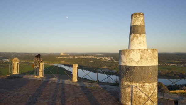 葡萄牙城堡日落时的荒原景观 — 图库视频影像