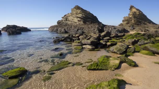 Пляж Praia Samoqueira Португалии — стоковое видео