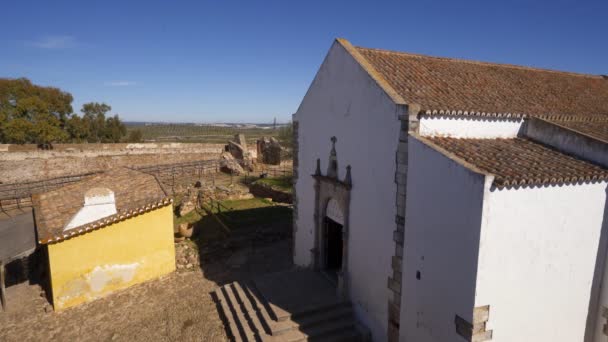 葡萄牙阿尔加维城堡内的Castro Marim教堂景观 — 图库视频影像