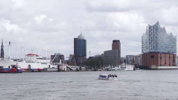 Aula Konser Elbphilharmonie Hamburg Dengan Perahu Marina Depan — Stok Video