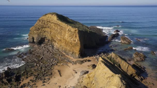 Прая Дос Мачадос Пляж Коста Висентина Португалия — стоковое видео