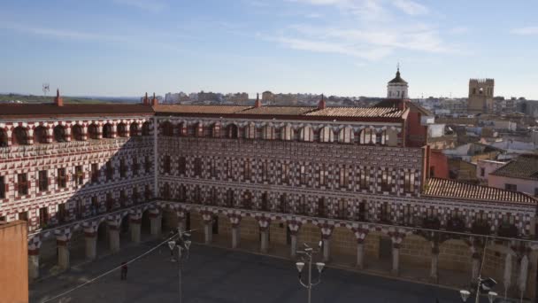 Plaza Alta Edifícios Vermelhos Brancos Badajoz Espanha — Vídeo de Stock