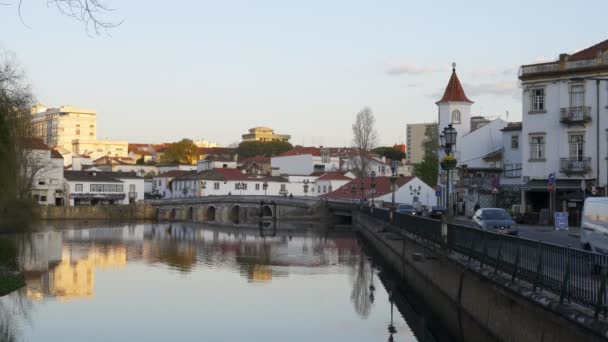 Blick Auf Die Stadt Tomar Mit Dem Fluss Nabao Portugal — Stockvideo