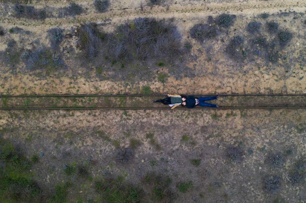 Couple Lying Rail Track Drone Aerial Top View Desert Landscape — Stock Photo, Image