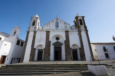 Monsaraz Alentejo 'daki kilise, Portekiz