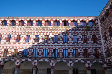 Badajoz, İspanya 'daki Plaza Alta kırmızı ve beyaz binalar