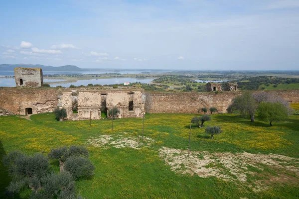 Torres Del Castillo Mourao Edificio Histórico Mural Con Jardín Interior — Foto de Stock