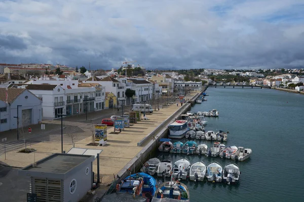 Vista Cidade Tavira Com Barcos Rio Gilao Algarve Portugal — Fotografia de Stock