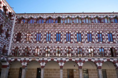 Badajoz, İspanya 'daki Plaza Alta kırmızı ve beyaz binalar
