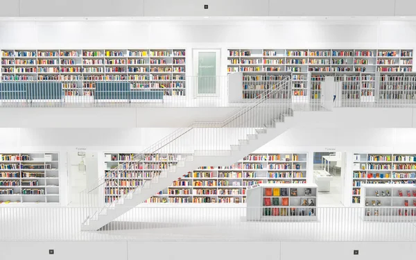 Stuttgart Kütüphanesi güzel modern kütüphane Almanya 'da beyaz fütürist