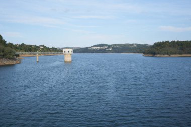 Portekiz 'deki Castelo do Bode baraj gölü rezervuar arazisi