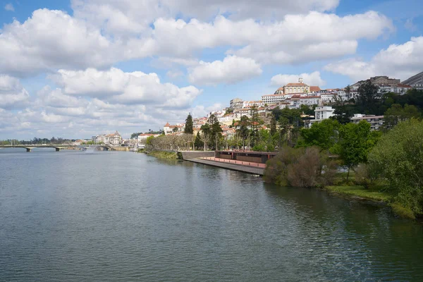 Pohled Město Coimbra Řekou Mondego Portugalsku — Stock fotografie