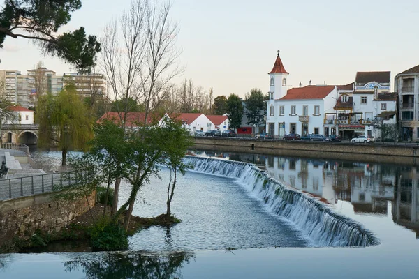 Pohled Město Tomar Řekou Nabao Portugalsku — Stock fotografie