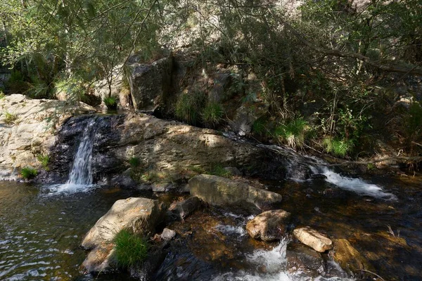 Hermosa Cascada Penedo Furado Pasarela Passadico Vila Rei Portugal — Foto de Stock