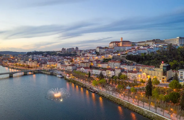 Vista Aérea Ciudad Drones Coimbra Atardecer Con Colorida Fuente Río —  Fotos de Stock