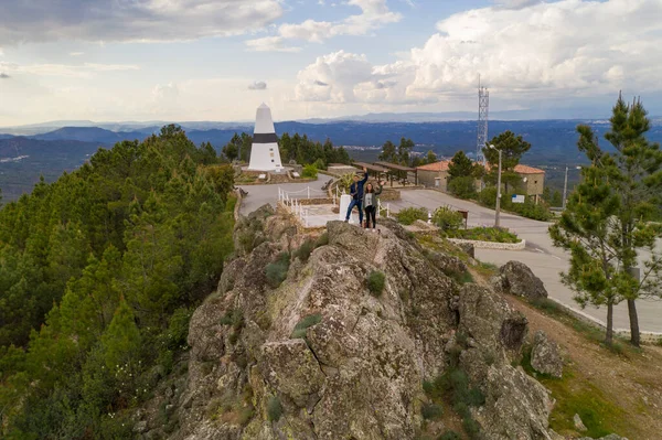 Drone Vista Aérea Una Pareja Centro Geográfico Picoto Melrica Centro — Foto de Stock