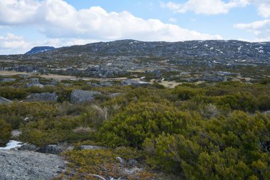 Serra da Estrela lagünlerinin Portekiz 'deki manzarası