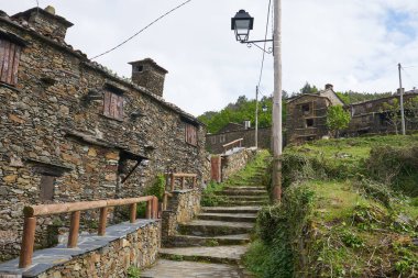 Portekiz, Lousa 'da Talasnal tipik şist evleri