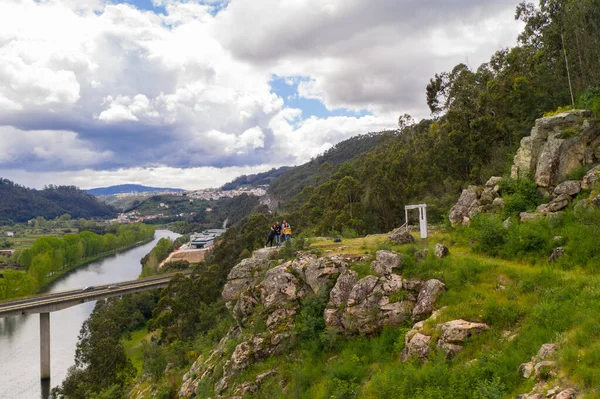 Vista Aérea Del Dron Penacova Desde Montaña Portugal — Foto de Stock