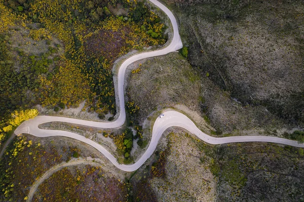 Prachtige Drone Bovenaanzicht Van Weg Met Bochten Het Berglandschap Met — Stockfoto